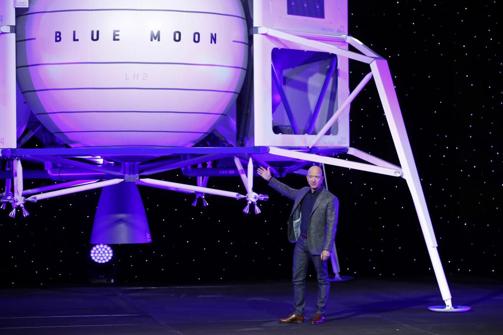 Генеральный директор Amazon Джефф Безос планирует отправить космический грузовой корабль на Луну