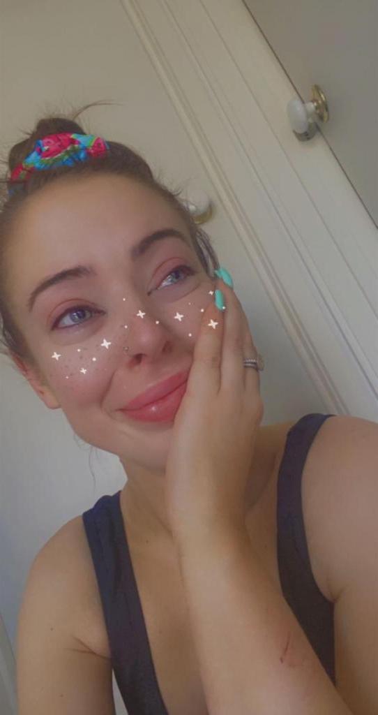 Косметолог из Мельбурна получила запрос в Instagram: Шарни и не подозревала, как сообщение сестры изменит ее жизнь