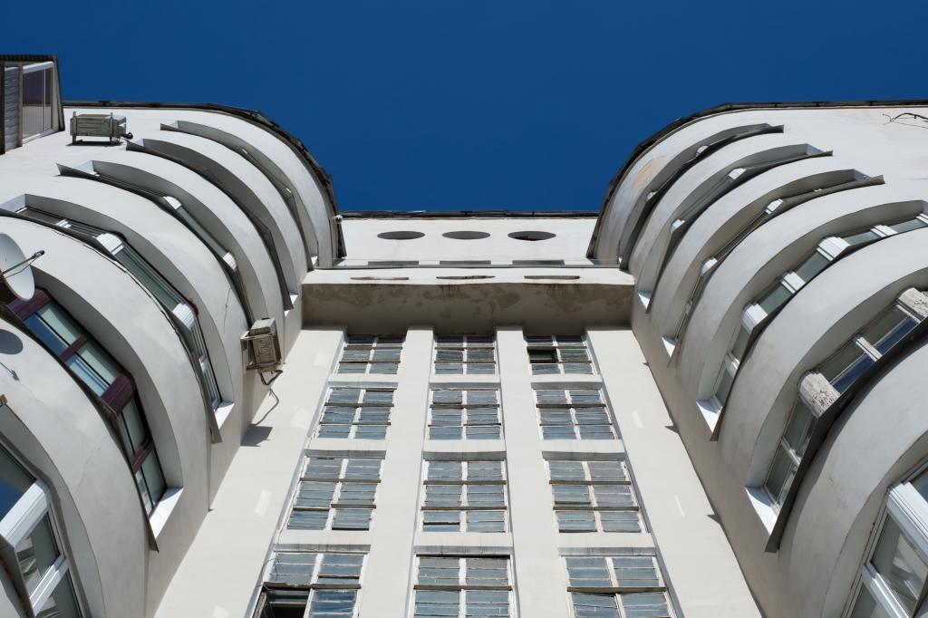 Дом кооператива «Обрабстрой» предстанет во всем великолепии: в Москве приступили к ремонту уникальной высотки 1931 года