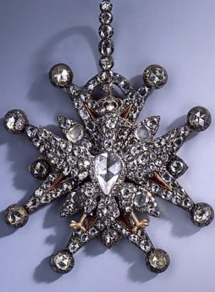 49-каратный бриллиант и "бриллиантовый" меч: три человека арестованы за кражу бриллиантов на сумму 1 миллиард евро в Дрезденском музее