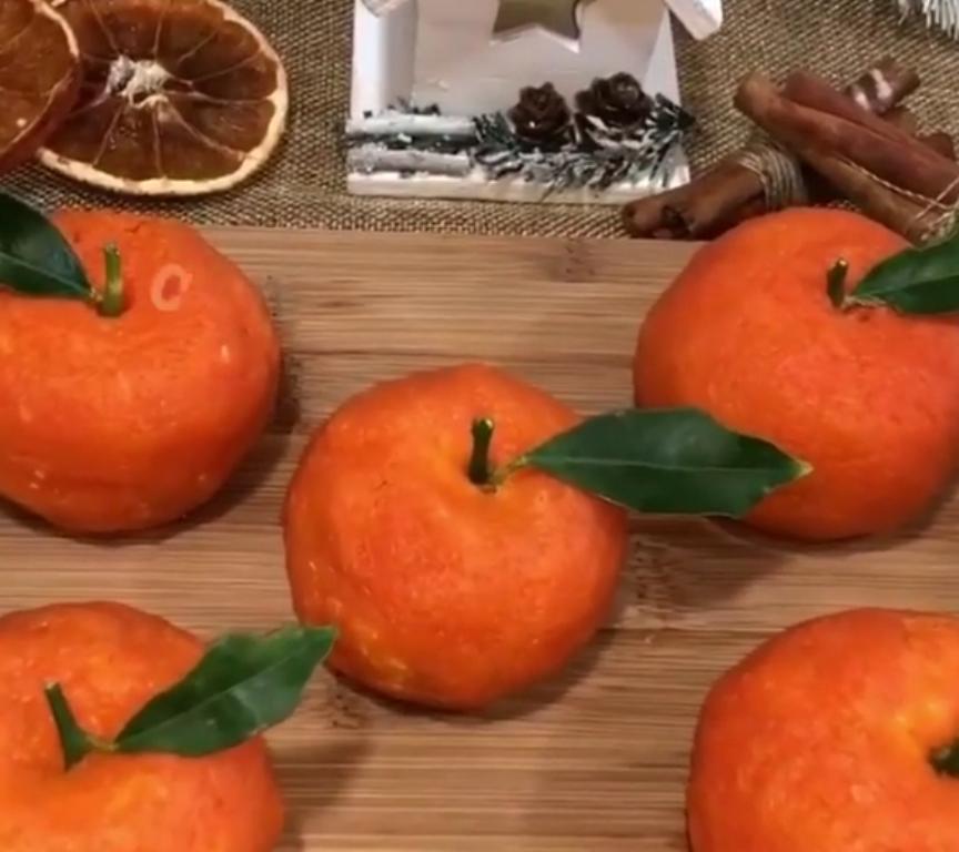 Легко перепутать с настоящими мандаринками: подаю нежнейший салат в необычном формате – буду удивлять гостей на Новый год