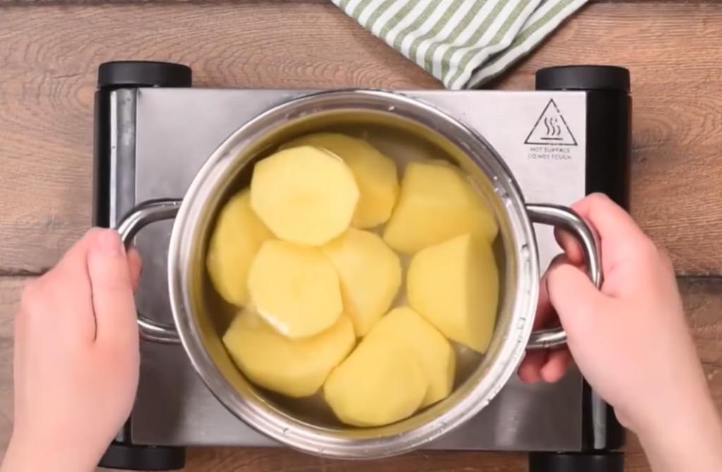 Картофельные колбаски заворачиваю в косички: получаю отличную замену жирным пирожкам