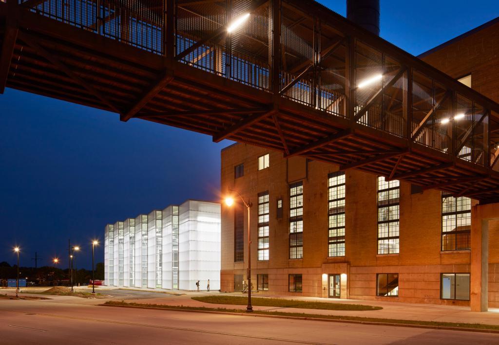 Архитекторы превратили старую электростанцию в кампус колледжа в Висконсине. Как он выглядит внутри