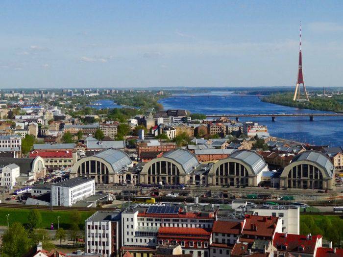 Интересные факты о Латвии: здесь самые высокие девушки в мире, а на церквях петухи вместо крестов