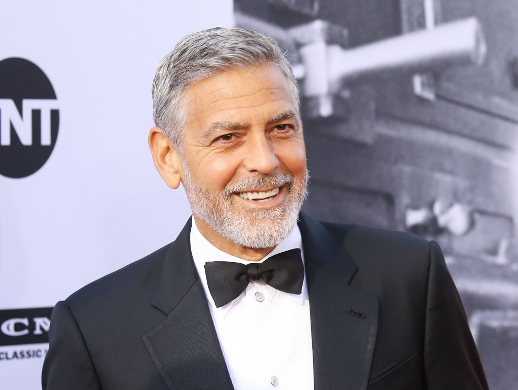 "Они помогли мне, когда мне была нужна помощь": Джордж Клуни рассказал историю о том, как раздал 14 млн долларов своим друзьям