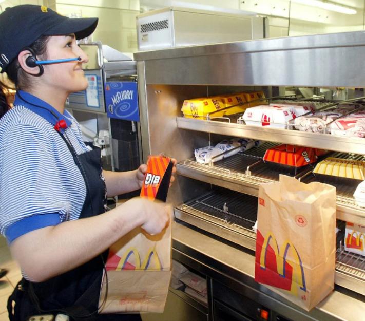 Сотрудница McDonald's рассказала, как можно бесплатно поесть в кафе быстрого питания