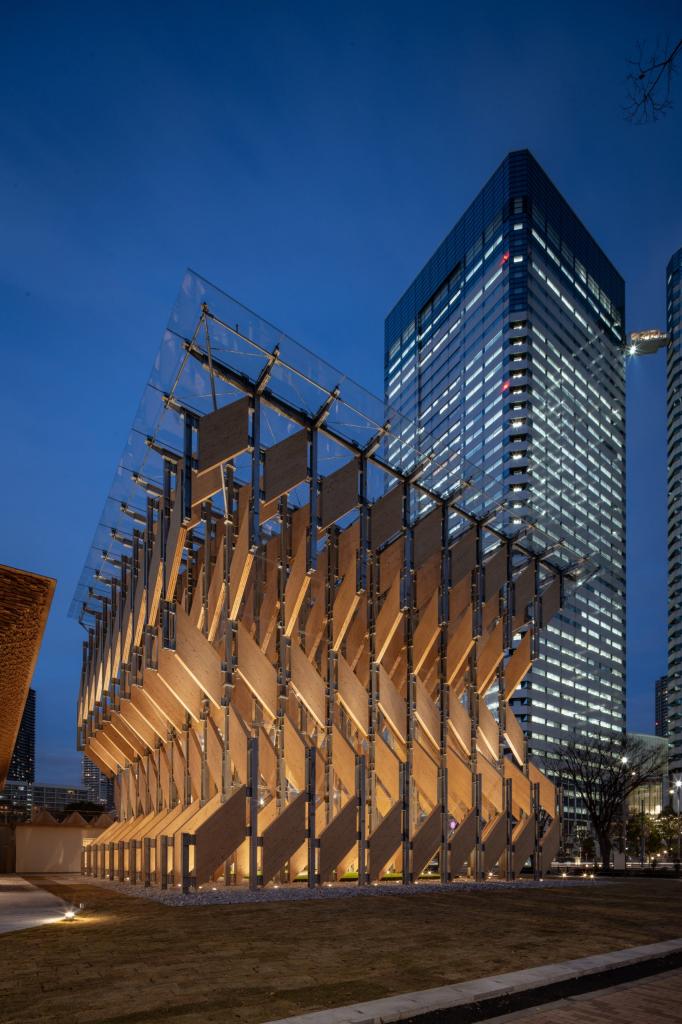 Японский архитектор Кенго Кума создал необычный павильон из клееного бруса в Токио