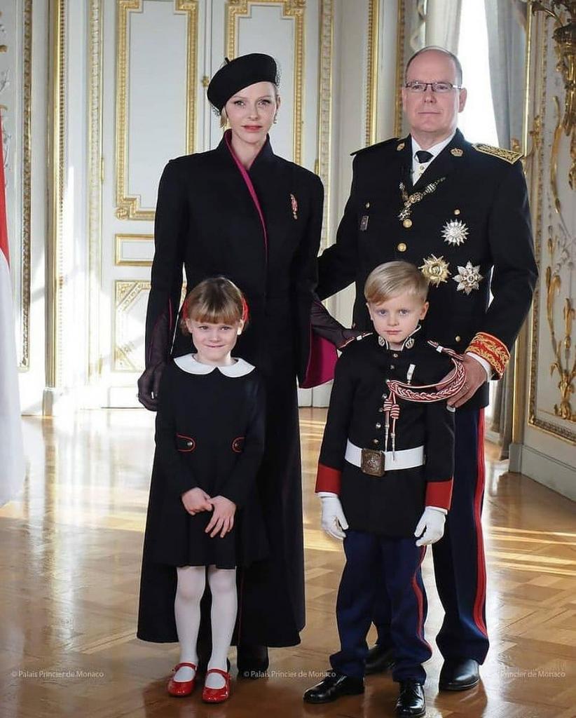 Князь и княгиня Монако воспитывают 5-летних близнецов. Какие они сейчас (фото)