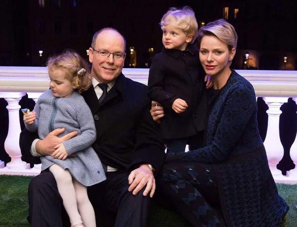 Князь и княгиня Монако воспитывают 5-летних близнецов. Какие они сейчас (фото)