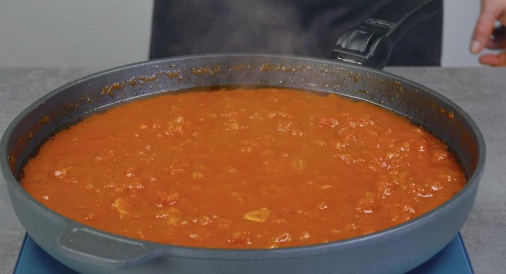 Фаршированные перцы с фаршем в томатном соусе: очень красивый рецепт