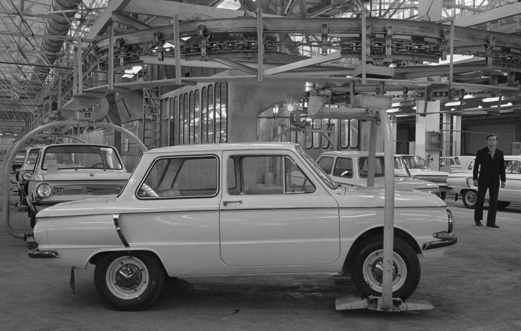 60 лет назад Запорожский завод «Коммунар» выпустил первую партию малолитражных легковых автомобилей «Запорожец». А что с «горбатым» сейчас?