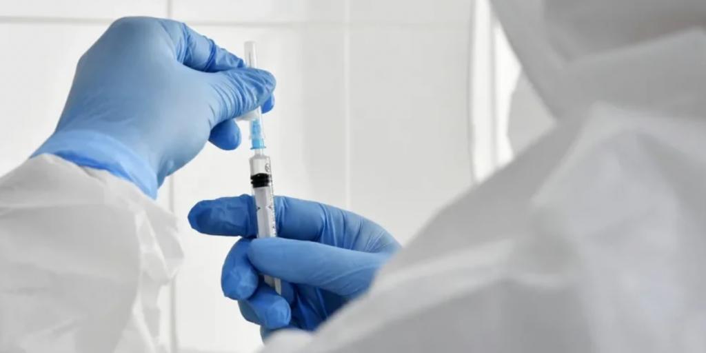 Пять побочных эффектов после вакцины от COVID-19. О них рассказали москвичи, принявшие участие в испытании «Спутника V»