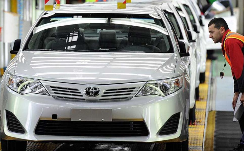 Компания Toyota запатентовала автономный дрон для дозаправки и подзарядки автомобиля