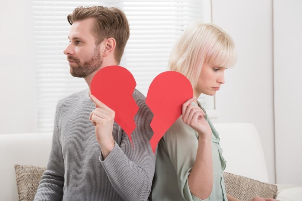 Важно смотреть в глаза: психолог рассказала о четырех "ингредиентах" длительных любовных отношений