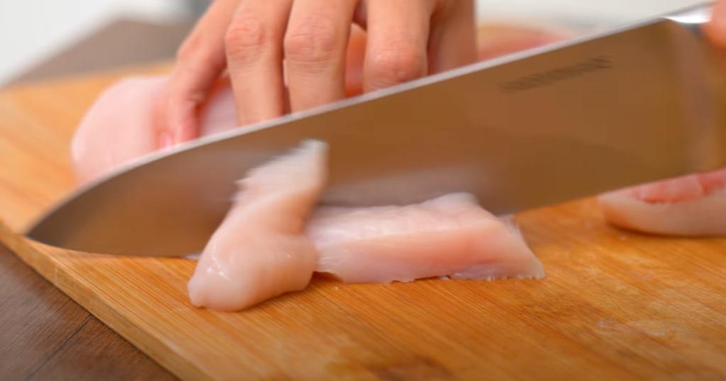 Научилась готовить "бархатное" мясо по-китайски: мариную курицу в яичном белке