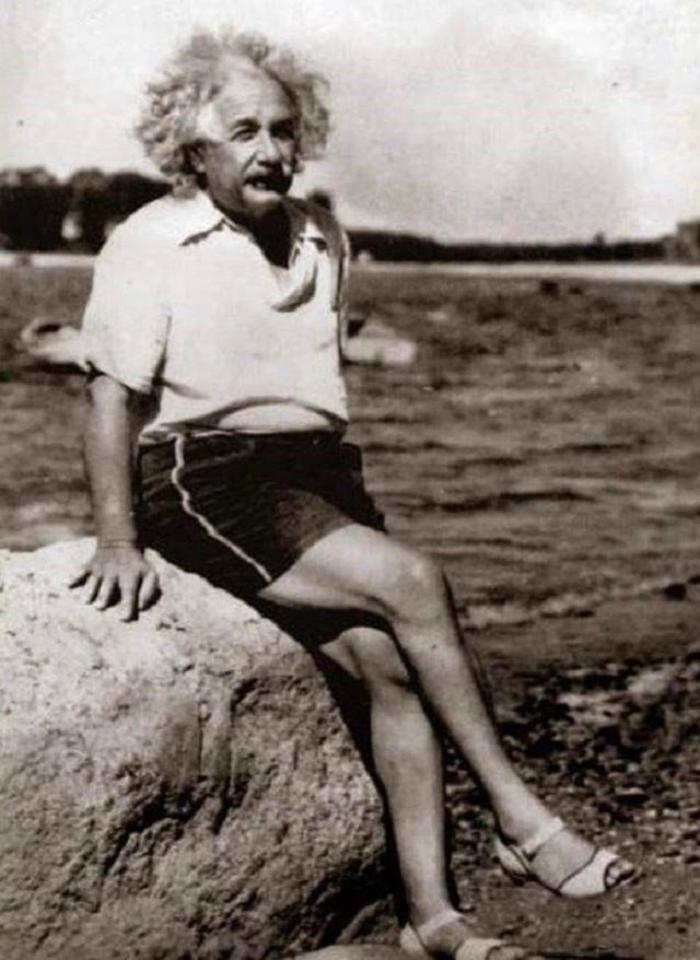 Фотографии Эйнштейна в полный рост встречаются не часто: из-за этого не многие догадываются, что знаменитый физик был тем еще модником