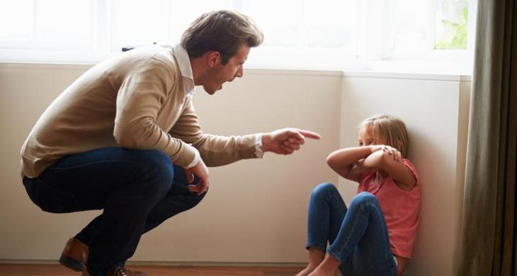 Не называйте дураком: дети всерьез воспринимают каждое слово родителей