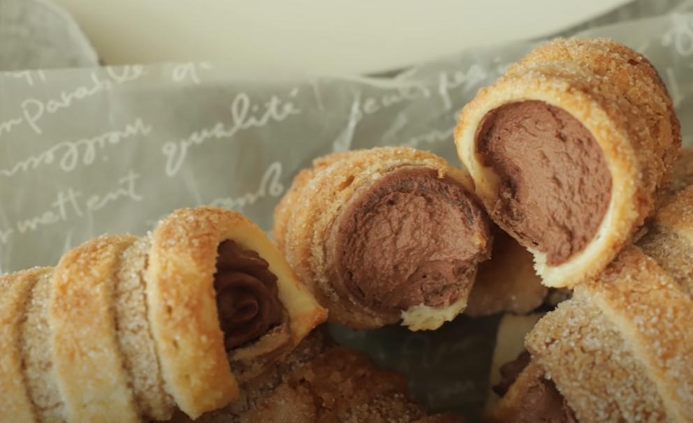 Шоколадные кремовые трубочки из слоеного теста: вкусненький десерт для любителей похрустеть