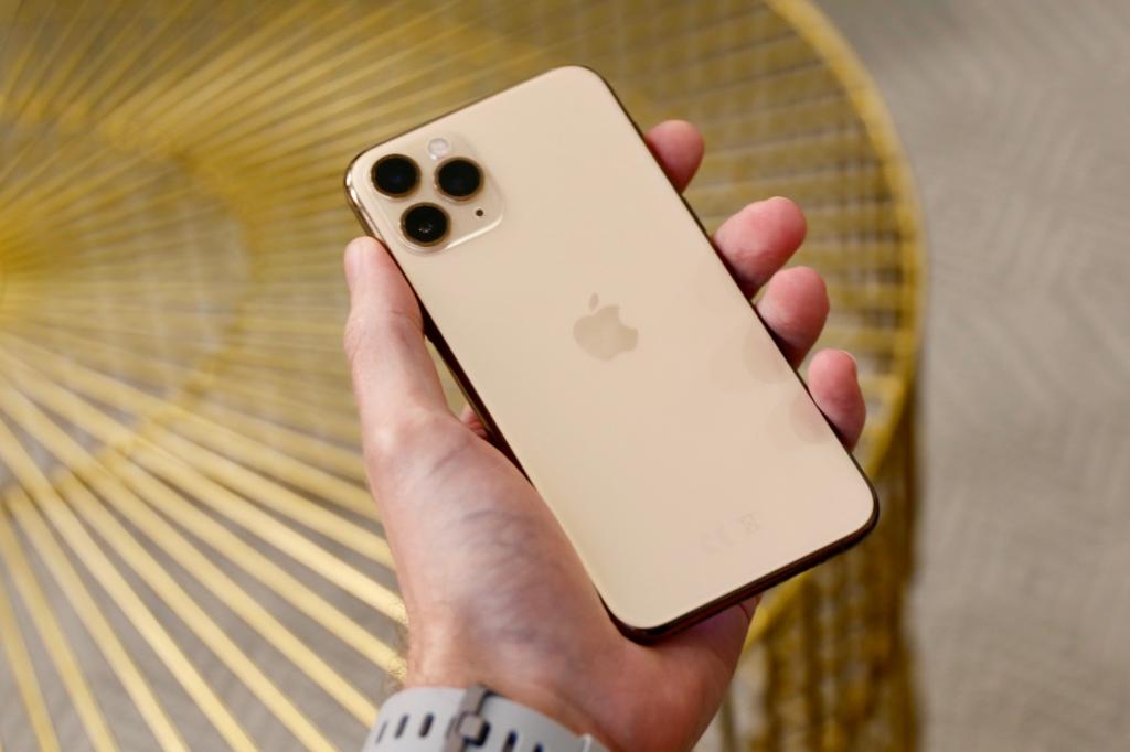 Если нет 100 тысяч на новенький iPhone, но хочется снимать хорошие фотографии: 5 смартфонов, которые вполне могут заменить гаджет от Apple