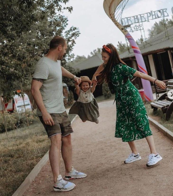 У звезды сериала "Доктор Преображенский" Дениса Шведова подрастают очаровательные сынок и дочка (фото)