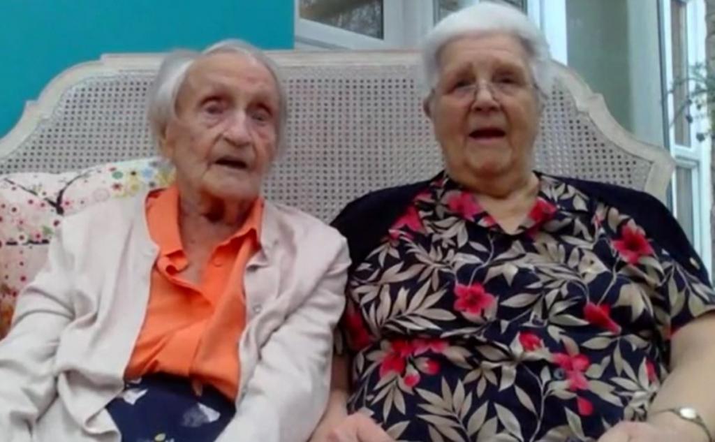 Подруги Винни и Мэрион не виделись 73 года. Они рады, что встретились и могут снова поболтать о мужчинах