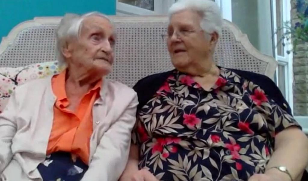 Подруги Винни и Мэрион не виделись 73 года. Они рады, что встретились и могут снова поболтать о мужчинах