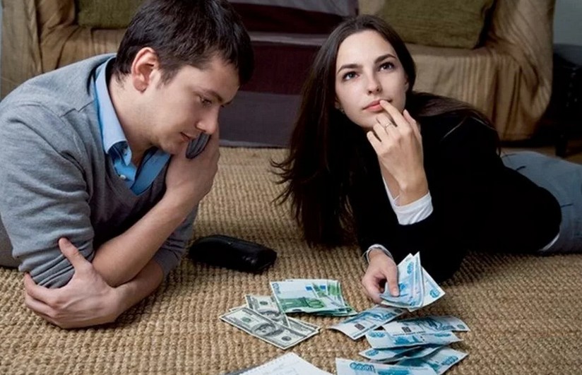 Исследование показало, что мужья, зарабатывающие меньше своих жен, испытывают жизненную неудовлетворенность