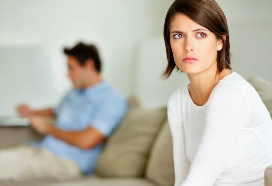 Исследование показало, что мужья, зарабатывающие меньше своих жен, испытывают жизненную неудовлетворенность