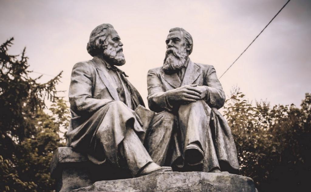 "Человек стал рабом вещи": к 200-летию Фридриха Энгельса вспоминаем его цитаты, которые актуальны по сей день