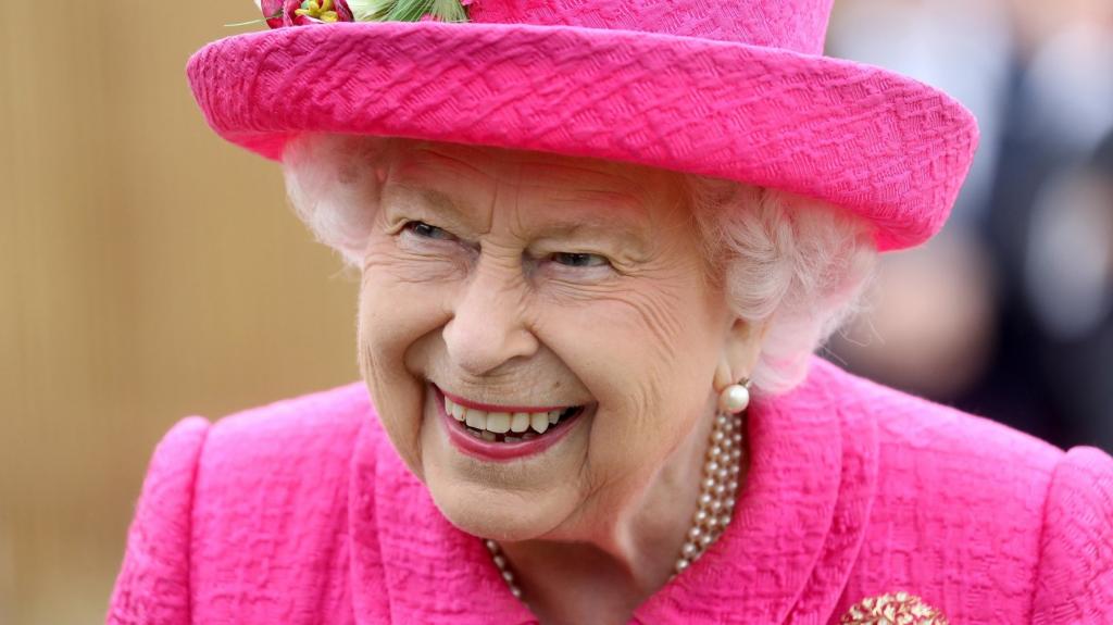 "Уходи, оставь меня в покое": Джеки Чан рассказал, как прошла его встреча с королевой Великобритании