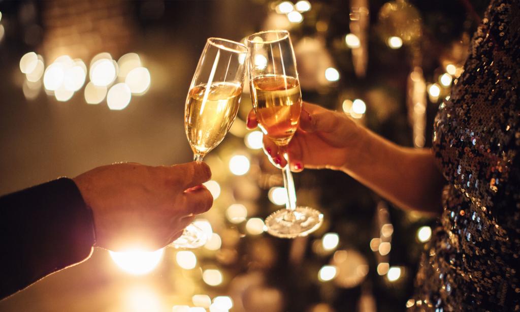 "Кто помощь окажет": россиян просят не пить шампанское в новогоднюю ночь