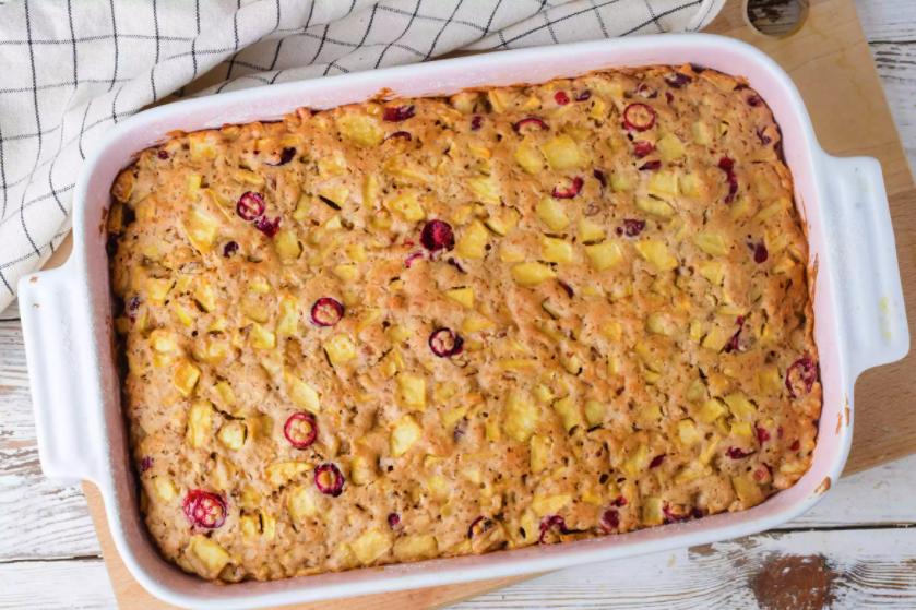 Яблоки, клюква и орехи в карамели: рецепт пирога, который меня очаровал