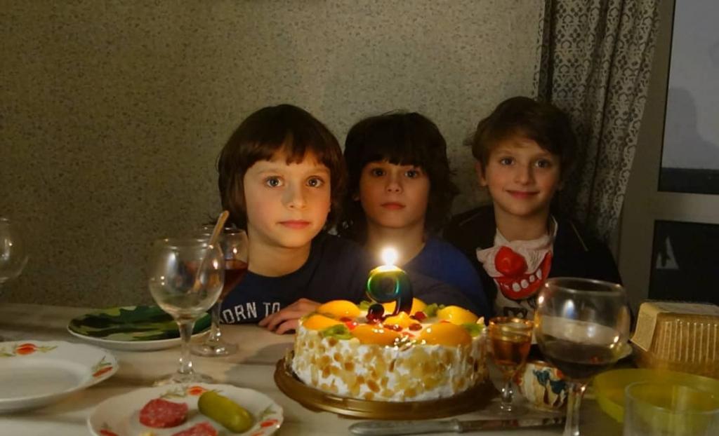 Тройня Марии Болтневой отметила 9-летие. Как сейчас выглядят сыновья актрисы