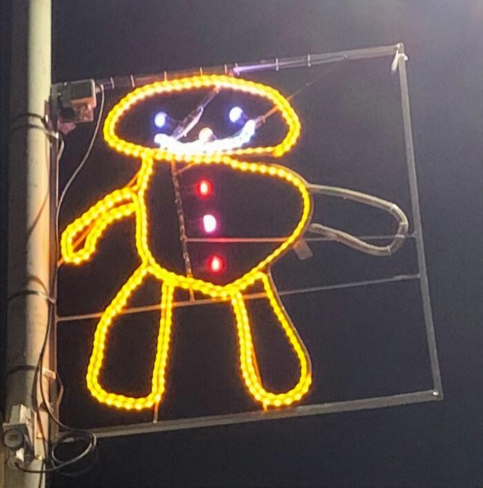 В Шотландии улицы украшают световыми конструкциями, созданными на основе детских рисунков