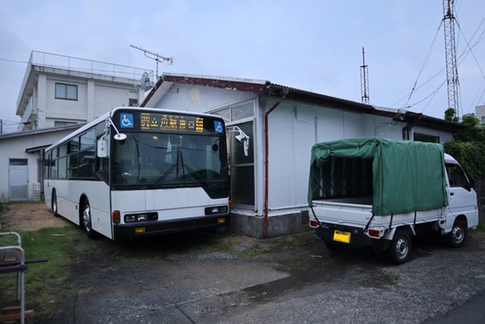 В Японии сдается в аренду дом, но его изюминка – припаркованный рядом автобус