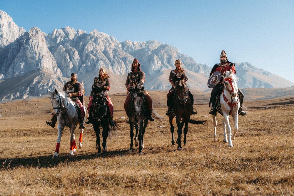 Люди и кони: в Северной Осетии спустя годы возродили единственный в России конный драматический театр