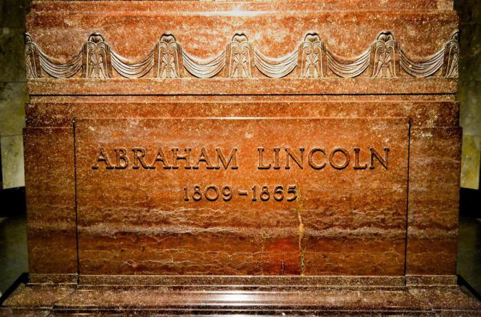 У Линкольна тоже есть мавзолей