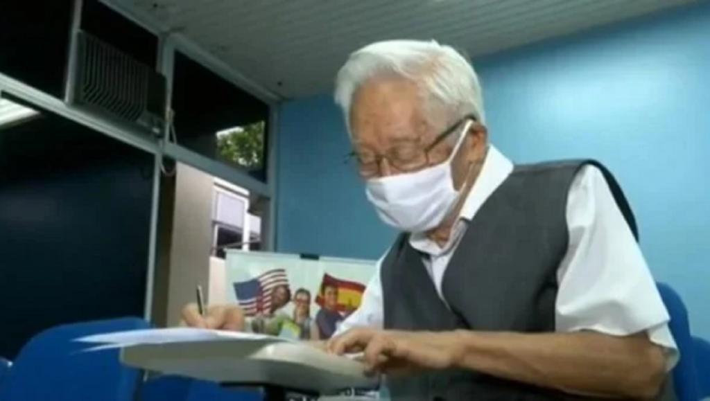 82-летний дедушка хочет изучать медицину, чтобы помогать людям и давать бесплатные консультации