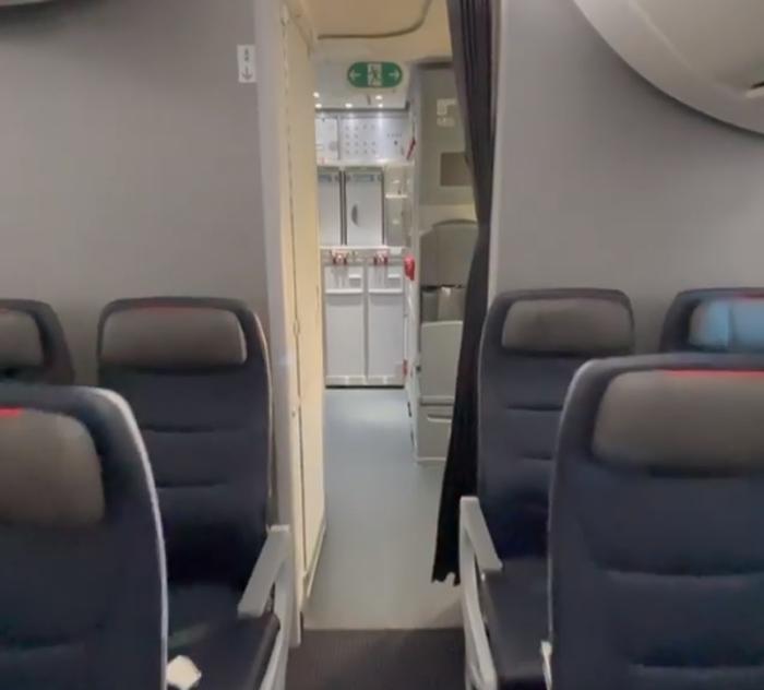 Блогер показал, как выглядит потайная кабина для отдыха экипажа авиалайнера