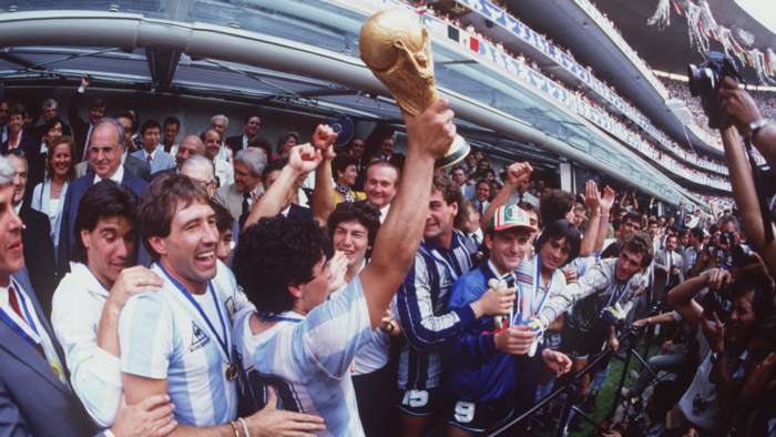 Самая знаменитая фраза в футболе: "Это была рука Бога". Как Диего Марадона нарушил все правила и выиграл чемпионат мира в 1986-м (видео)