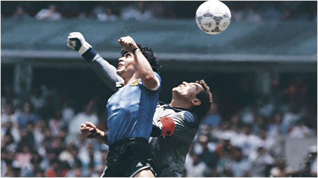 Самая знаменитая фраза в футболе: "Это была рука Бога". Как Диего Марадона нарушил все правила и выиграл чемпионат мира в 1986-м (видео)