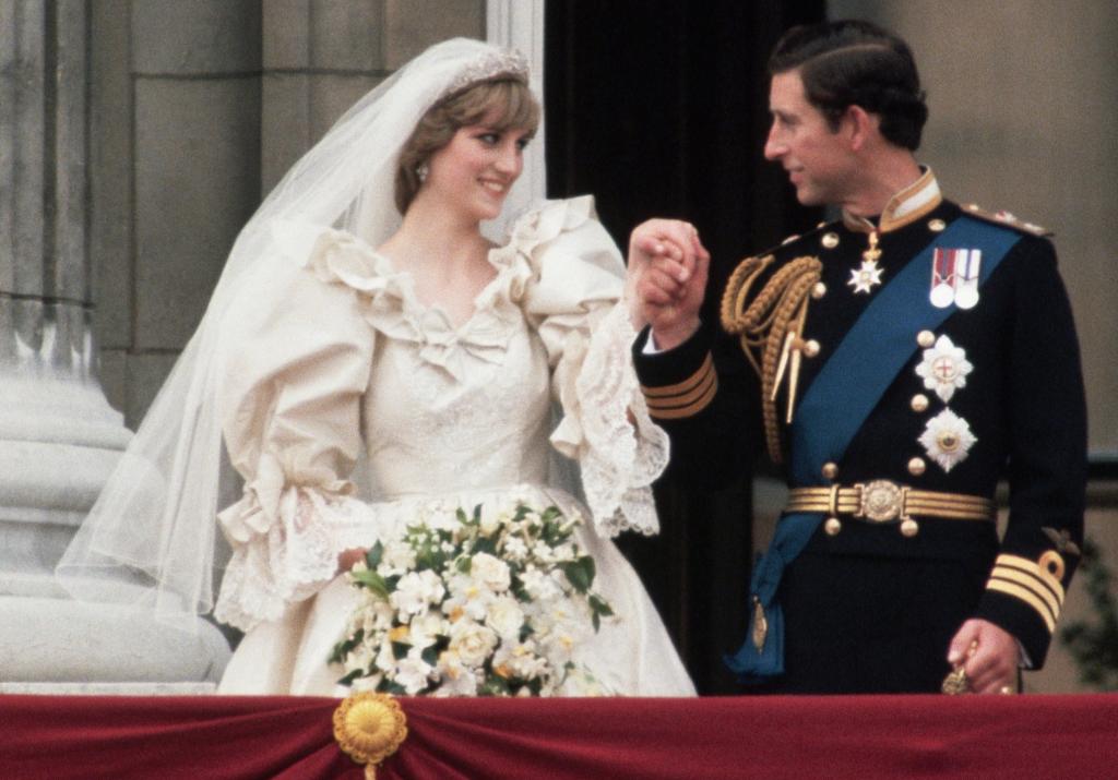Они встречались всего 13 раз, прежде чем пожениться: эти и другие забавные факты о свадьбе принцессы Дианы