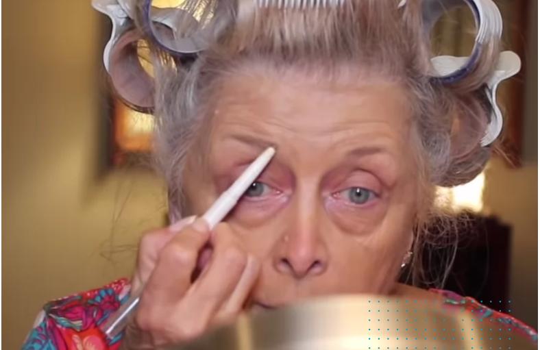 "Подтяжка лица": 77-летняя Патти показала пожилым женщинам как "помолодеть" без уколов красоты (фото до и после)