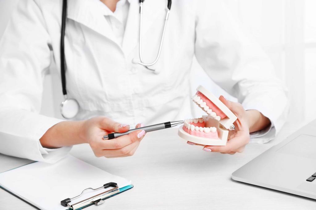 Поход к дантисту во время пандемии: Менее 1 % людей подхватывают вирус в кресле стоматолога. Как ухаживать за зубами во время пандемии
