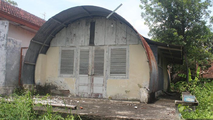 Наследие колониальной эпохи: в Центральной Яве сохранился дом-бомбоубежище странной формы