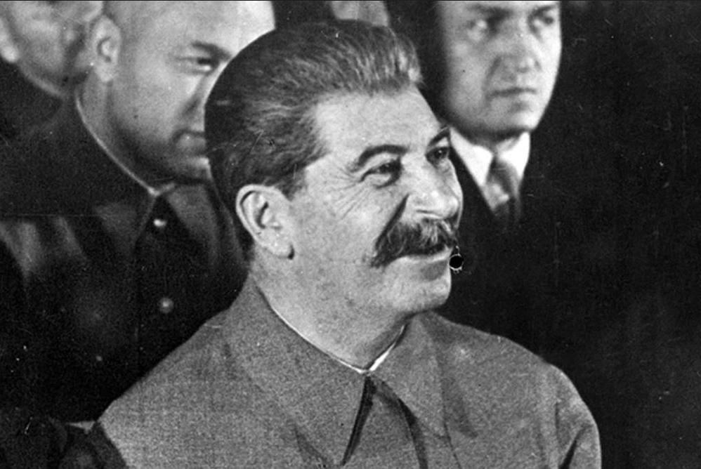 "Это историческая неправда": почему Сталин заставил переснимать фильм "Молодая гвардия"