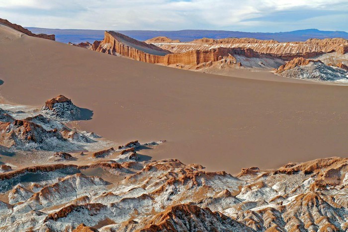 Марс на Земле: пустыня Атакама, на которой ученые испытывают марсоходы (фото)