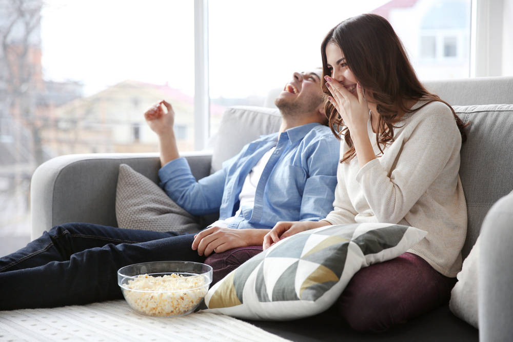 Есть один очень простой способ снизить риск развода: смотрите телешоу и фильмы с участием пар и поговорите о них после