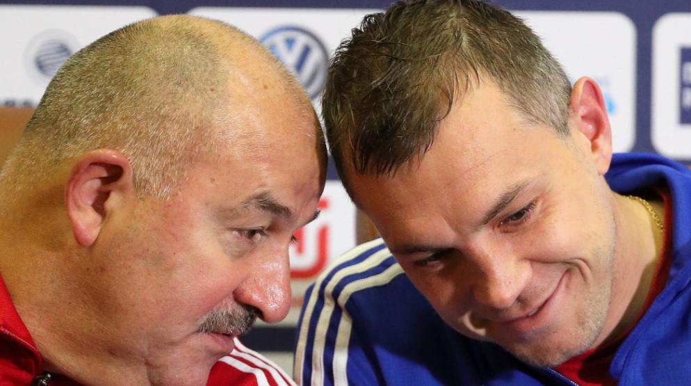 Главный тренер сборной России по футболу Станислав Черчесов заявил, что Артем Дзюба вернется в марте следующего года
