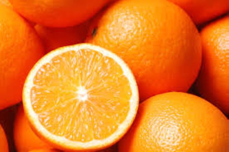 Всегда покупаю апельсины с толстой кожурой. В таких фруктах нет химикатов